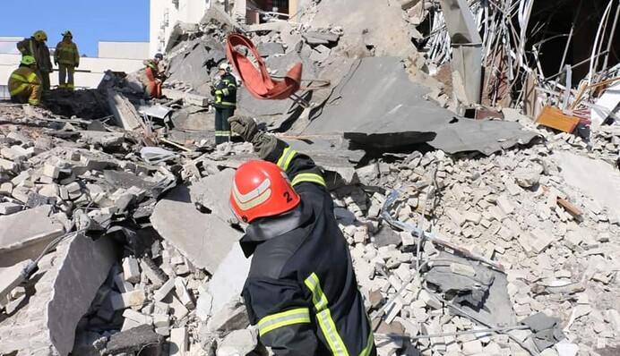 Били із Чорного моря: окупанти обстріляли центр Харкова ракетами 