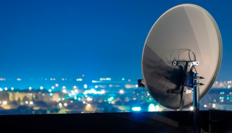 Может служить маяком для обстрелов: украинцев просят снять с домов спутниковые антенны