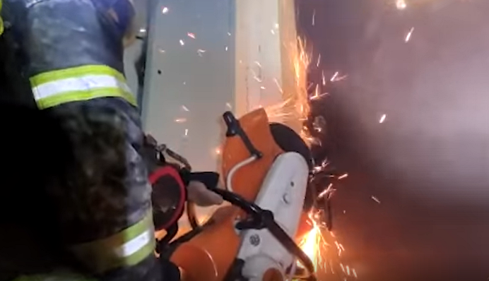 Що робити, якщо не встигли добігти до укриття під час обстрілу: відеоінструкція