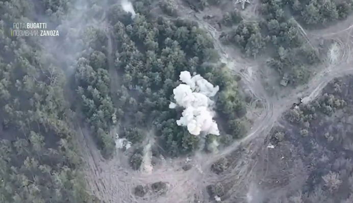 Сховатись не вийшло: ЗСУ показали кадри знищення техніки орків у лісосмузі