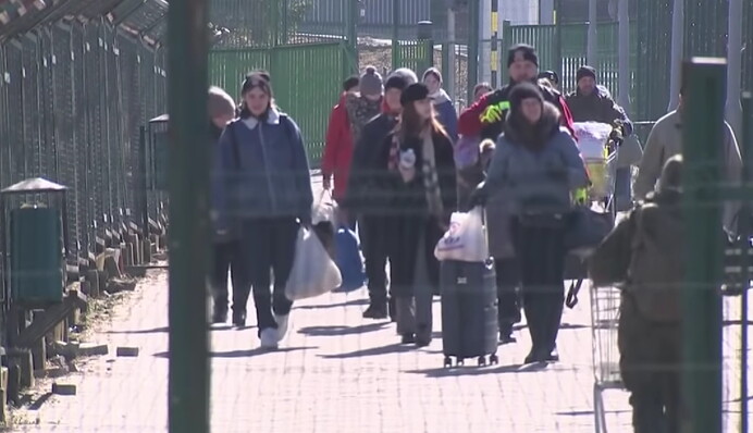 Беженцы в Европе: как украинцам получить статус