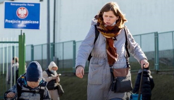 У Польщі біженцям з дітьми нададуть матдопомогу: хто та скільки отримає