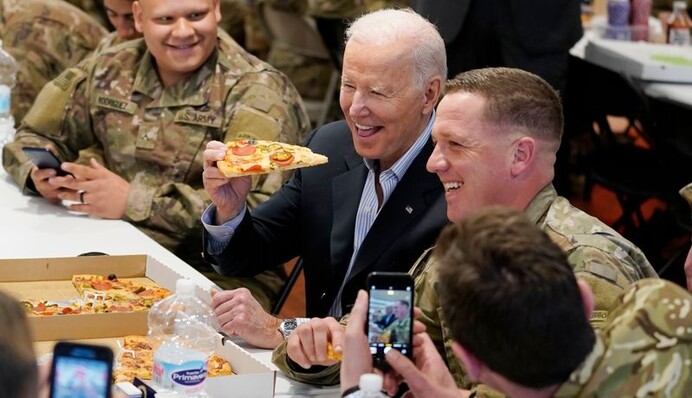 ​Плечом к плечу и с пиццей в руках: Байден показал Путину, как нужно встречаться с людьми, фото