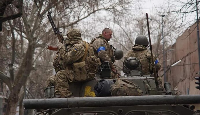 Українські військові продовжують наступ під Херсоном, звільнено ще один населений пункт