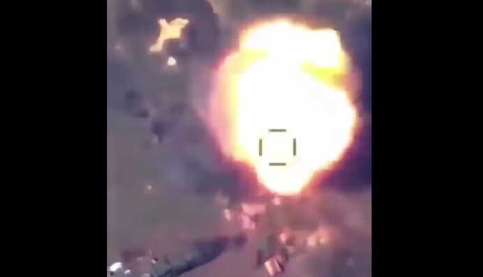 Как "Байрактары" разносят оккупантов на части: видео новых метких ударов