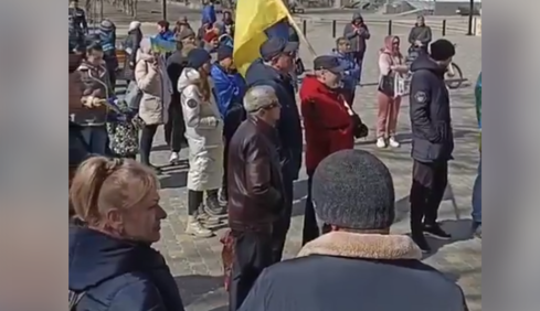 В оккупированных Херсоне и Каховке смелые украинцы опять вышли на улицы: видео