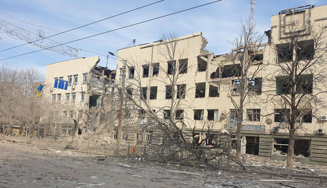 Вулиці перетворилися на цвинтар: страшні фото зі зруйнованого Маріуполя