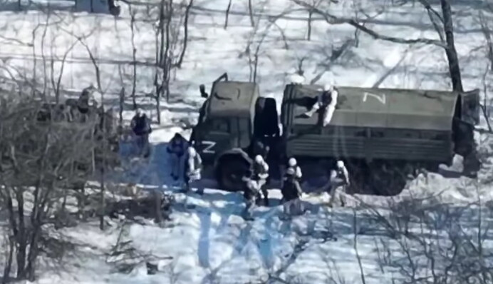 Як війська РФ тікають від ЗСУ та кидають своїх солдатів: епічне відео