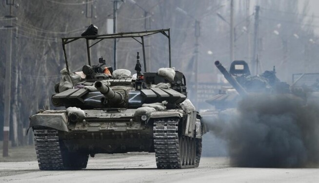 Ворог залишив частину військ під Києвом: Арестович розповів про останні дії окупанта