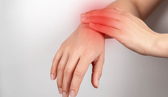 Клопы, блохи и мошка: врач рассказала, что делать при укусах насекомых