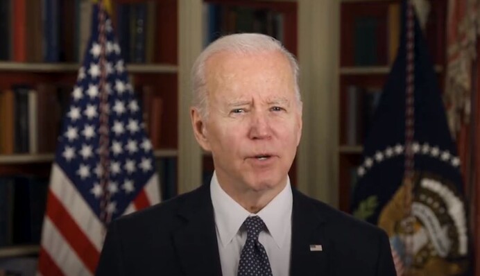 Це Путін винен: Байден пояснив причину нафтової кризи і пообіцяв її погасити