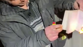 Надійшло прозріння: російський журналіст спалив свій паспорт громадянина РФ, відео