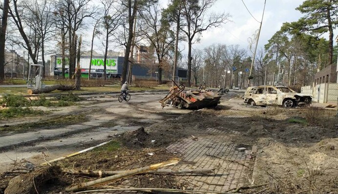 Трупи на вулицях та братські могили: фото та нові факти звірств 