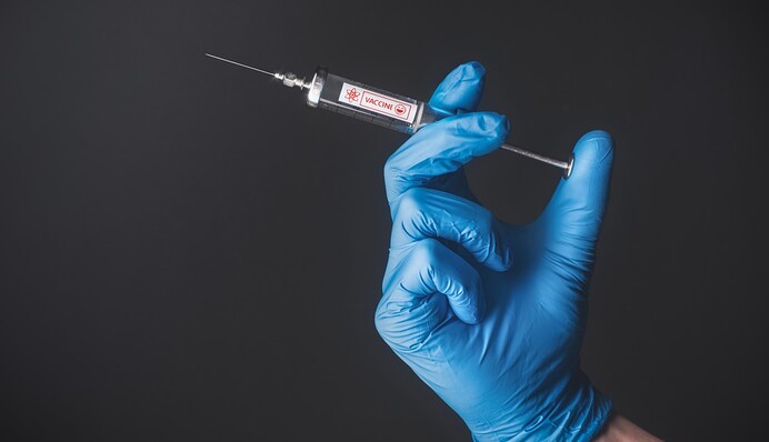 Врач рассказала, почему важно получить бустерную дозу вакцины от COVID-19 во время войны