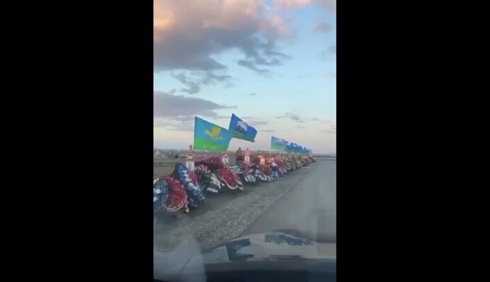 В российском городе появились десятки могил десантников, уничтоженных в Украине, видео