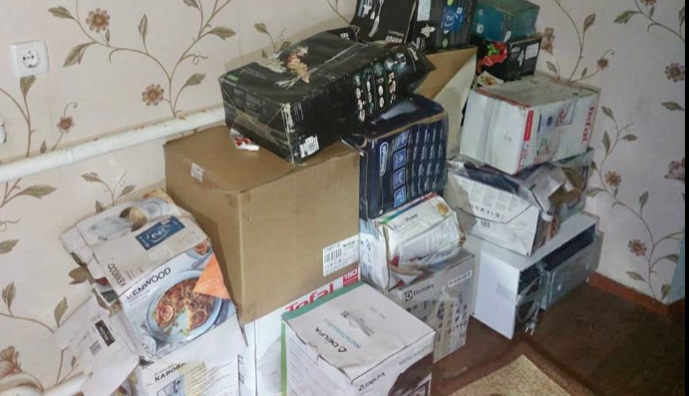 Гребли от антиквариата до воды: в Ирпене полиция поймала мародеров