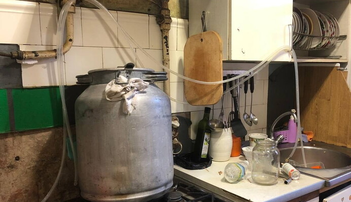 У Києві потужний вибух відправив чоловіка до лікарні: названо причину НП