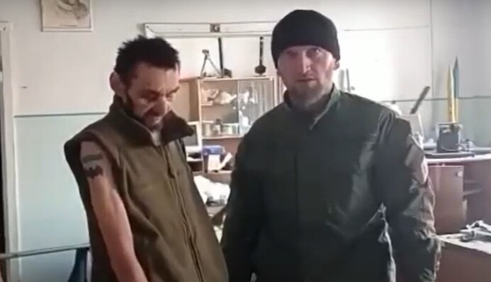 Кадыровцы в Мариуполе выдали местного алкоголика за украинского разведчика: видео