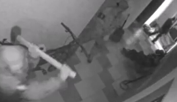 Мародерство окупантів в Ірпені: з'явилося відео з камер спостереження