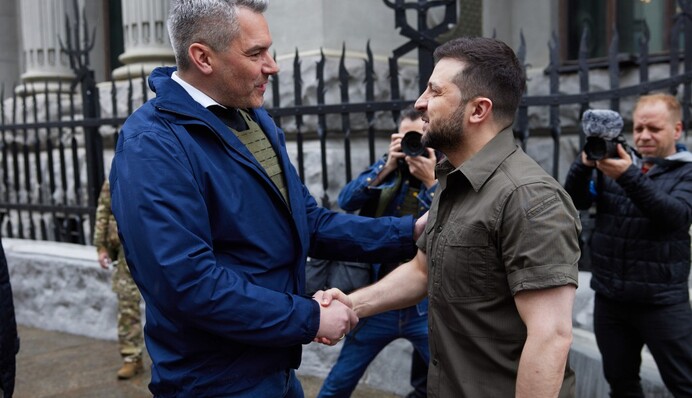 Налагоджуватиме мости РФ з Україною: після Зеленського канцлер Австрії відвідає Путіна