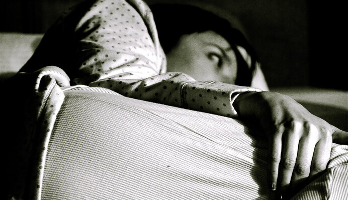 Врач рассказала, как справиться с бессонницей после страшных новостей