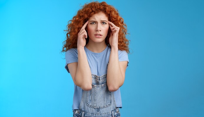 Как справиться с мигренью без лекарств: врач назвала топ-10 способов, которые могут помочь