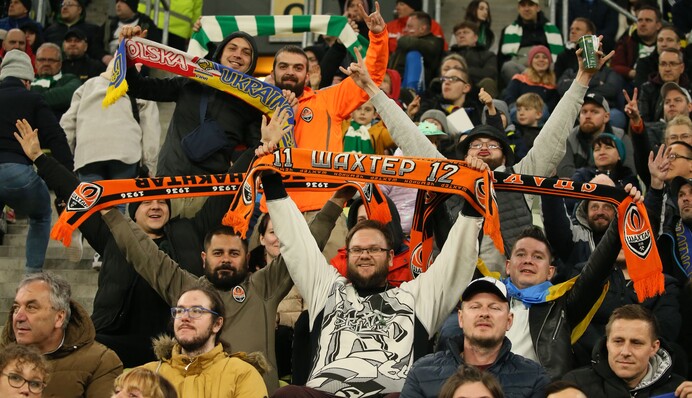 Яке лицемірство: фанати 