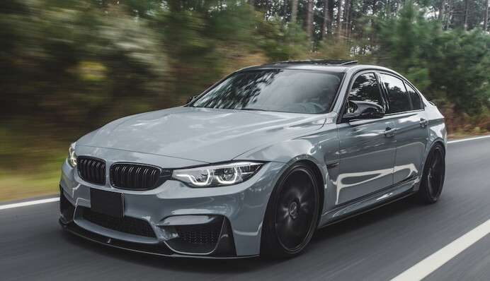 Гендиректор BMW считает ошибкой массовый переход на электрокары: названа резонная причина