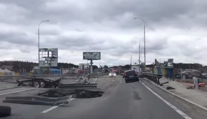 Проезд с риском для жизни: как выглядит разрушенный мост через Ирпень под Киевом