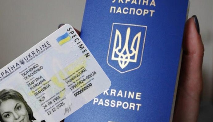 Виїзд за кордон без закордонного паспорта: куди звертатися українським біженцям