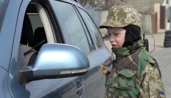 Харків у безпеці: як маленький хлопчик допомагає прикордонникам боронити місто