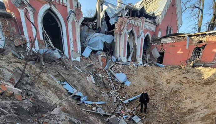 Оккупанты уничтожили в Чернигове памятку XIX века: фото огромной воронки