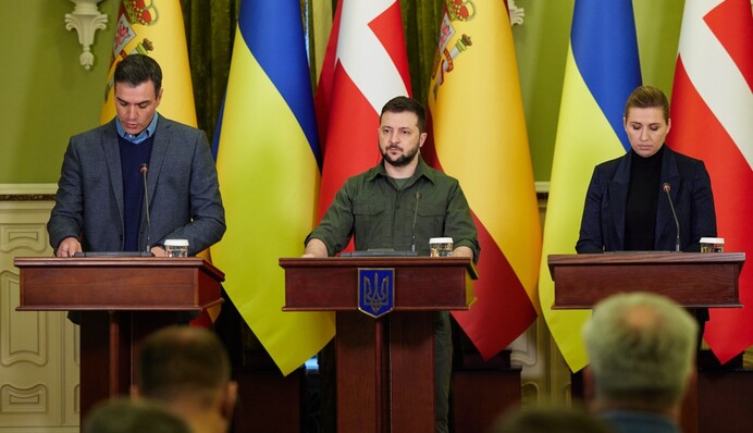 Грузовики, бронетехника и снаряжение: чем еще Испания и Дания помогут Украине