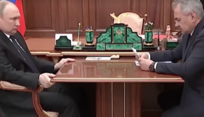 Путіна перекосило на зустрічі з Шойгу: у мережі пояснили його неприродну позу