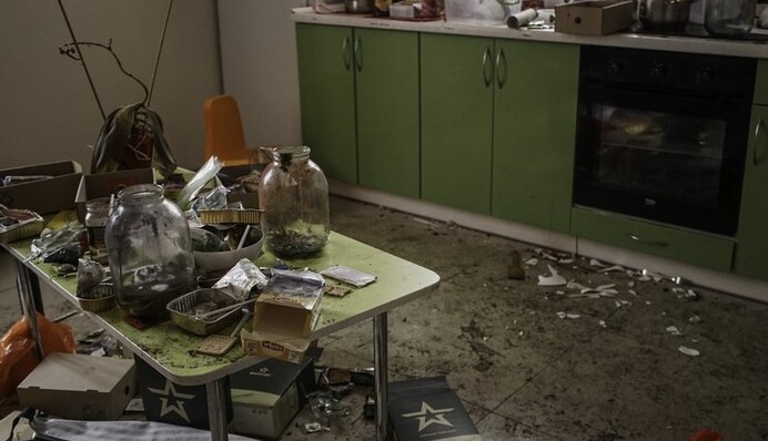 Оставили после себя кучи мусора: в сети показали последствия нашествия оккупантов под Киевом