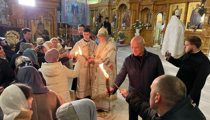 В Украину прибыл Благодатный огонь - его везли необычным путем: фото и видео