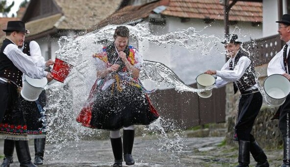 Поливальный понедельник 2022: история и традиции в разных регионах Украины