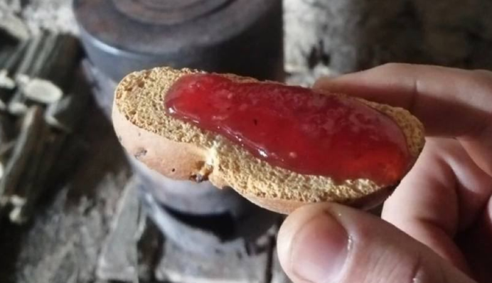 Який Великдень, така і пасочка: фото від українських бійців із Маріуполя