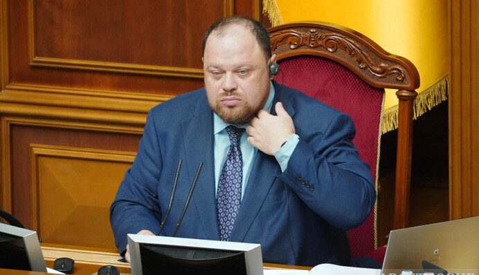 Скільки нардепів втекли за кордон і як їх покарають