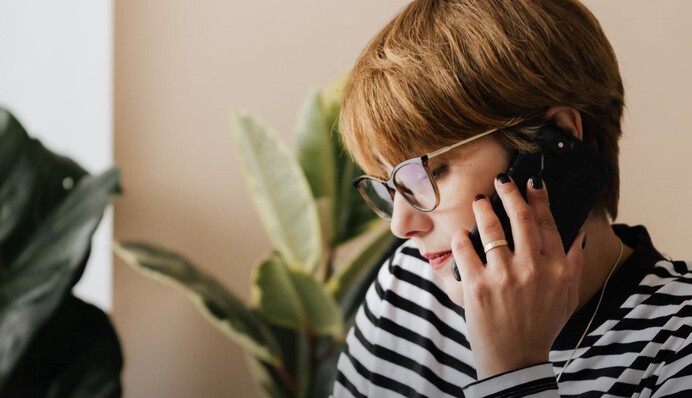 Помощь переселенцам и безработным: украинцам рассказали, куда и когда можно обратиться