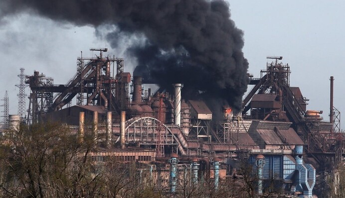 В Мариуполе рашисты продолжают бомбить 