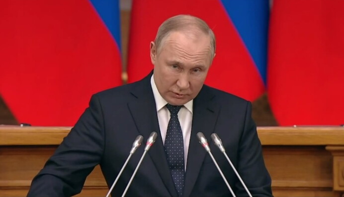 Путін у напівпорожній залі пригрозив Заходу 