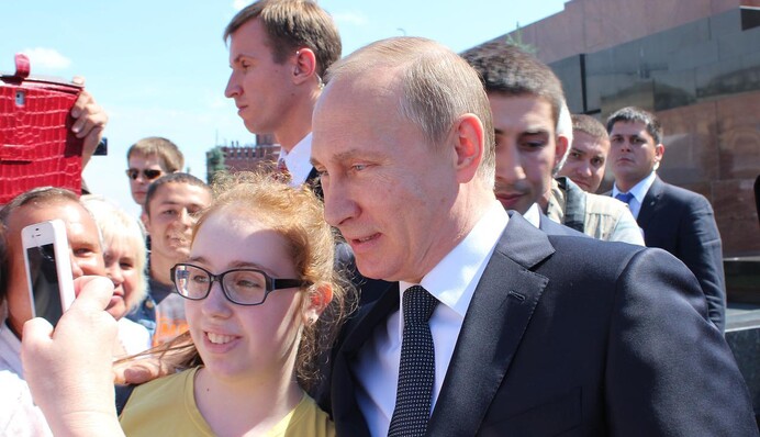 Далекі від реальності: політолог розповів, у що сьогодні вірять росіяни