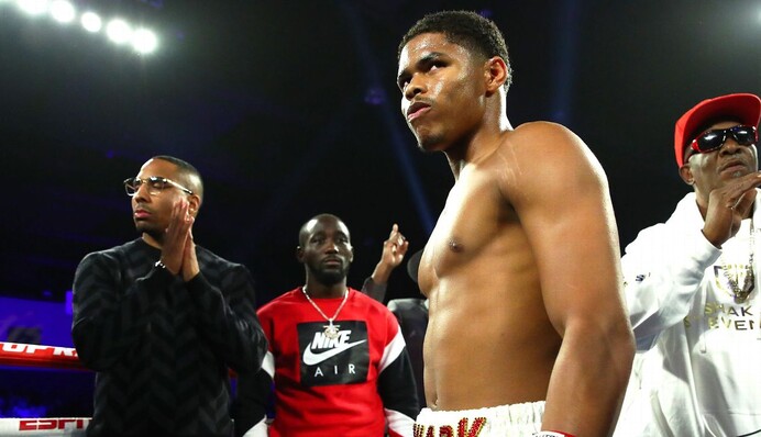 Привів у захват: зірковий боксер здивував улюблену сюрпризом просто у ринзі