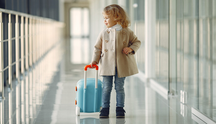 Помощь детям-беженцам: как ее оформить без родителей