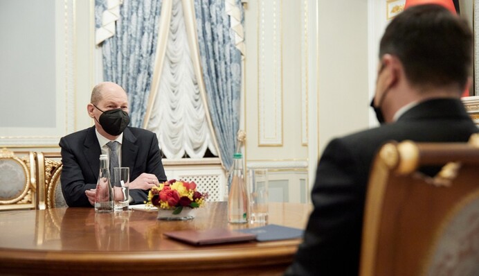 Треба припинити вбивства: Шольц вимагає від Путіна прибрати війська РФ з України