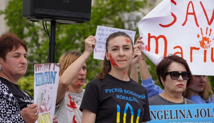 Врятуйте військових у Маріуполі! Фото акції у Києві на підтримку українських захисників