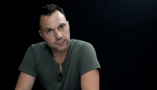 Від початку провальна операція: Арестович розповів про плани окупанта під Харковом