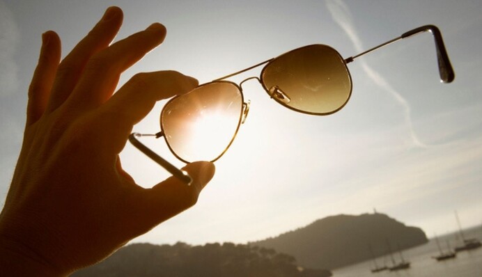 Жовті лінзи не підійдуть: лікарка розповіла, якими мають бути окуляри для водіїв