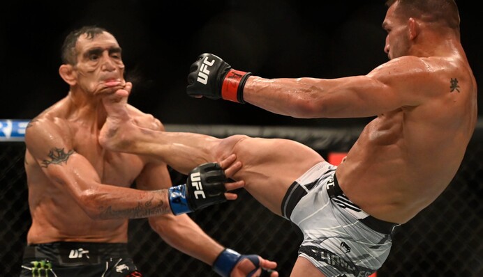 Звезда UFC проиграл сумасшедшим нокаутом: жесткое видео